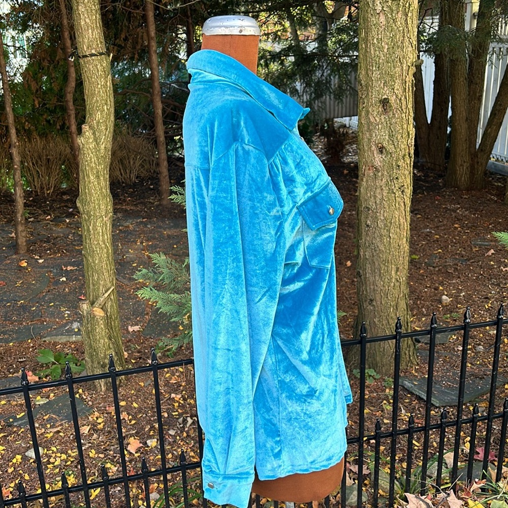 Turquoise velour shirt - Picture 2 of 3